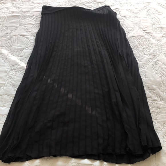 Maurice’s black chiffon pleated skirt medium - Picture 3 of 15